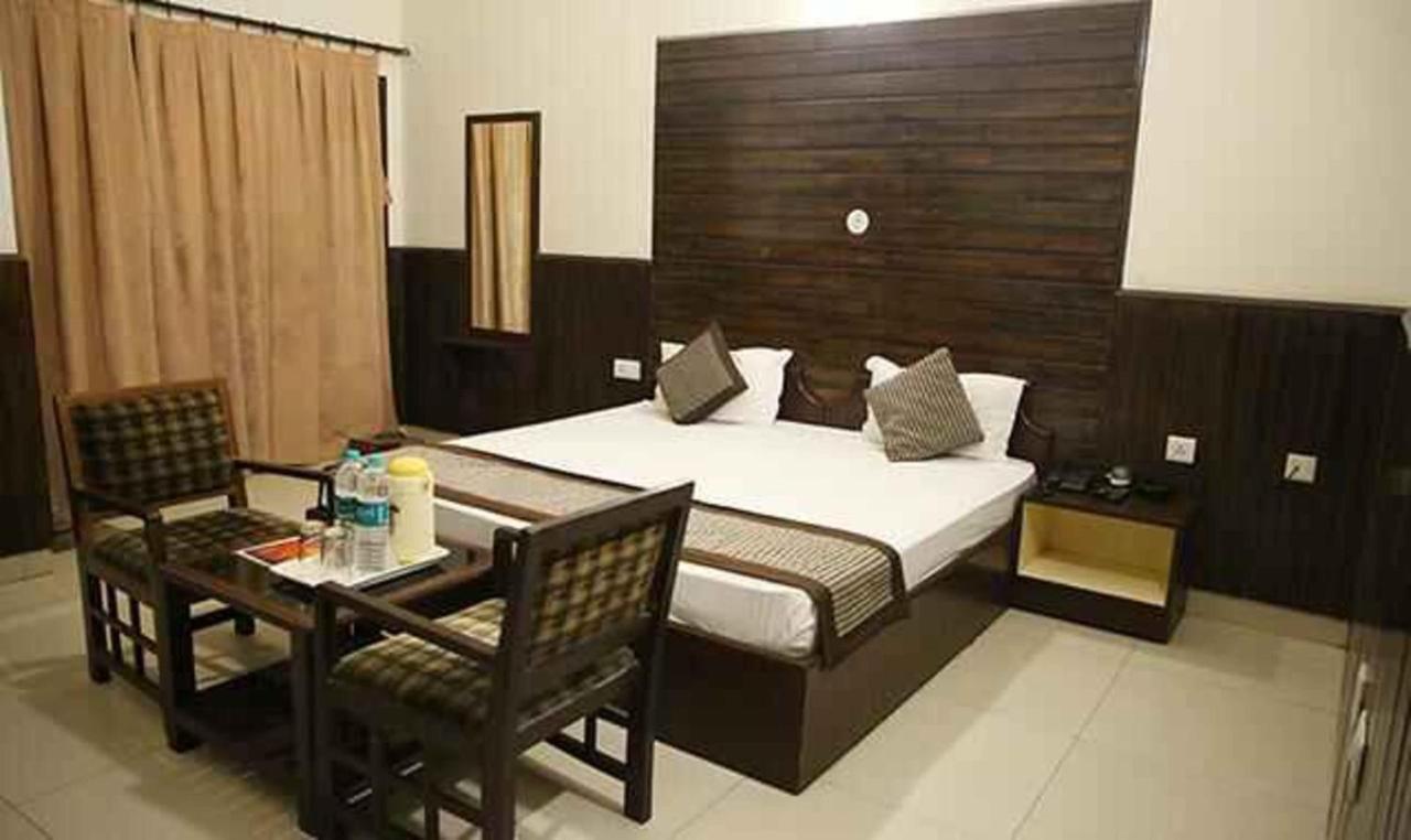 Fabhotel Corbett Inn Rudrapur Dış mekan fotoğraf